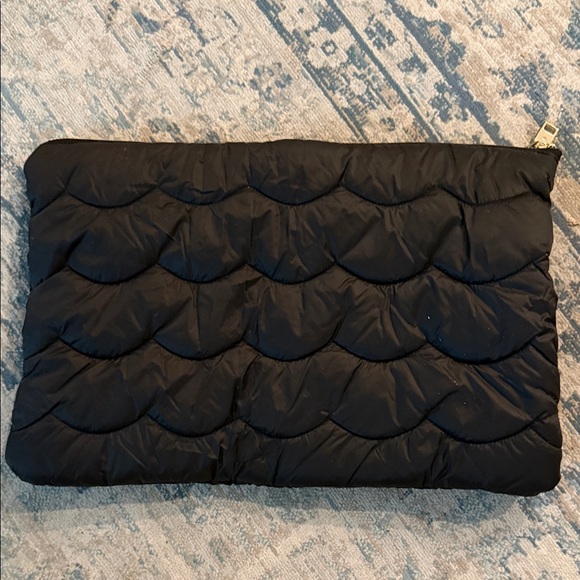 Kate Spade Quilted Black Laptop Case - Picture 3 of 4